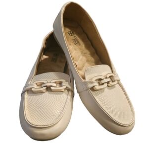 Cushion Walk By Avon Slip On Women’s Flats White Shoes Size 9